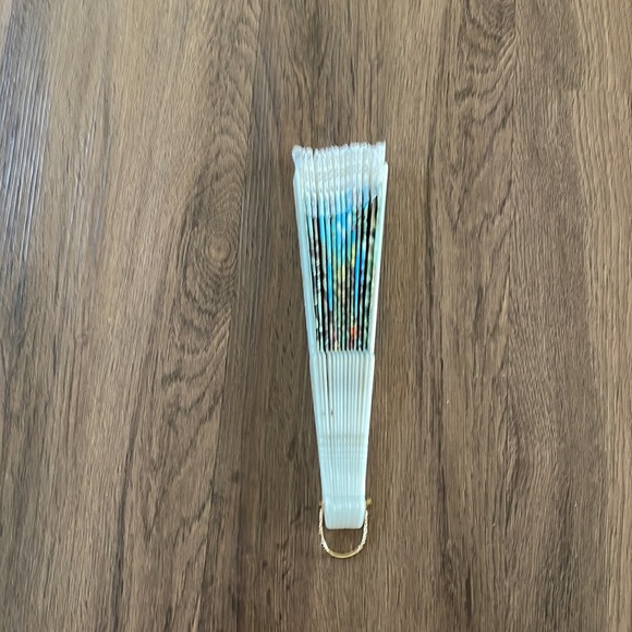 Vintage Spanish Fan Decorated with 3 Spanish Building - Picture 3 of 3